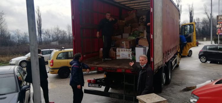 Puni šleper pomoći iz Zmijavaca krenuo na potresom pogođena područja